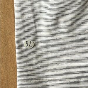 Women's Lululemon light Gray and white thin strip jogger Shorts